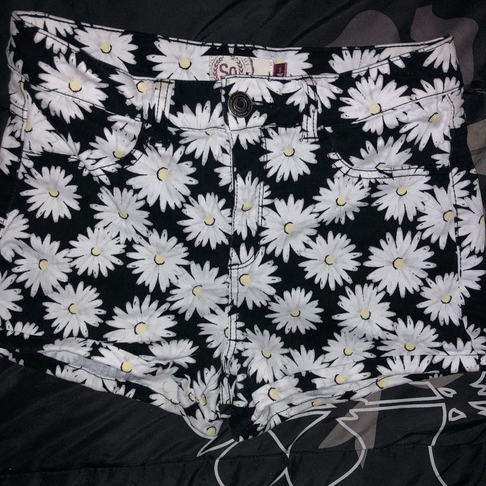 Daisy Printed High-Waisted Short-Shorts